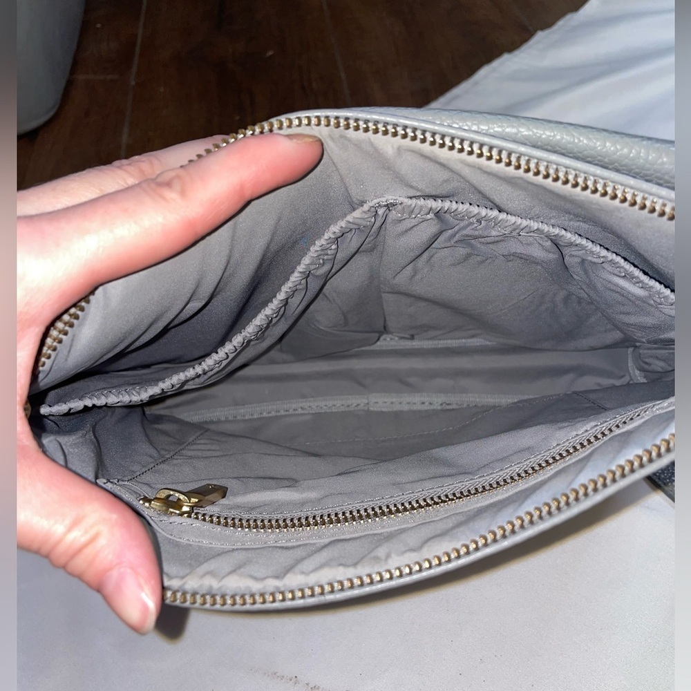 Freshly Picked light gray classic crossbody bag - Picture 5 of 7